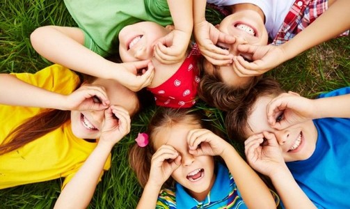 Bambini felici Bambini e gioco